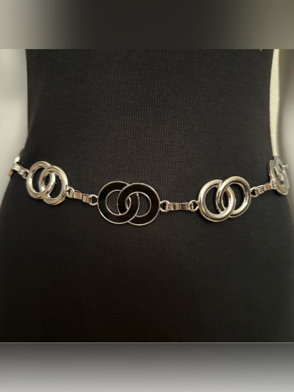 Silver tone and black disc chain belt